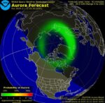 Prendo in prestito un ottimo post di chi ha paura del buio sulle aurore!

AURORE - a che punto siamo e come prevedere se si vede dall'Italia?

La terza CME, quella prodotta dalla cannonata X5.1 di ieri, ha raggiunto e superato i nostri satelliti di monitoraggio in L1 alle ore 20:00, ma sembra essere nulla di che (contrariamente alle aspettative). Questo ci ricorda che la scienza delle predizioni di meteo spaziale è DIFFICILISSIMA. Se le condizioni non cambiano, non ci sarà nessuna aurora (visibile molto a sud). Per stamattina alle 3 i cieli erano in fiamme... quindi che caspita sta succedendo?

1) L'intensità delle aurore è legata all'intensità del disturbo del campo magnetico terrestre, detto indice Kp. Storicamente si è visto qualcosa in Italia con il Kp intorno a 7: https://www.swpc.noaa.gov/products/planetary-k-index - oggi è andato a 8+ e a maggio 2024 era al massimo, 9.

2) l'indice Kp però non basta, il vento solare deve essere in grado di penetrare nella magnetosfera terrestre senza essere deviato. Questo succede quando la componente verticale del campo magnetico interplanetario (detta Bz) è negativa. Con Bz positivo la magnetosfera è "chiusa" e per quanto la tempesta sia forte entra poco e niente. Più è negativo, meglio è. È la prima linea in questo grafico: https://www.swpc.noaa.gov/products/real-time-solar-wind

3) Ma neanche questo basta, perché dipende tutto da come le particelle si scaricano in atmosfera. Alle aurore si può associare un termine di potenza dissipata in gigawatt (GW). La visibilità dall'Italia è chiara quando l'indicatore raggiunge i circa 100 GW. Osservate quindi il relativo grafico in questa pagina: https://www.spaceweatherlive.com/en/auroral-activity/auroral-oval.html

Tutti i grafici mostrano la situazione presso il punto L1, che è circa 30 minuti "a monte", in anticipo quindi, rispetto alla Terra. Questo è quindi il preavviso che abbiamo sulle variazioni delle condizioni di meteo spaziale. Poco. E fare predizioni è fantasmagoricamente difficile.

In Italia servono tutti questi parametri uniti!

Molte di queste cose sono scarsamente predicibili, e quindi le aurore possono sorprendere all'improvviso o deludere terribilmente.